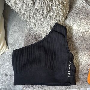 Bo+Tee Black One-Shoulder Ribbed Sports Bra
